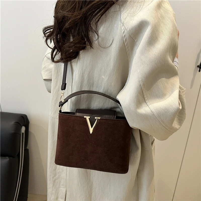 Fashionable Mini Suede Womens Bag Faux Suede Tote Bag Hardware Lock Buckle Decoration Handbag Purse Shoulder Cross Body Bags 251225