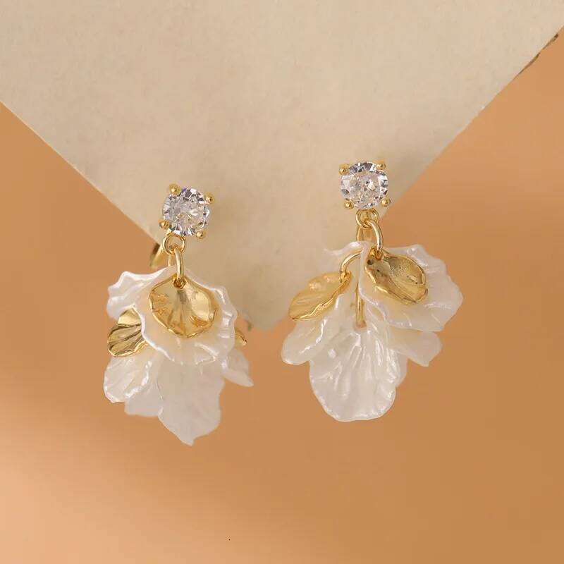 ZAKOL Korean Fashion Imitation Shell Dangle Earrings White Crystal Zirconia Flower Bridal Earring Party Accessories for Women