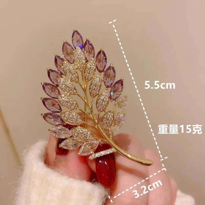 Cute Romantic Colorful Flower Metal Brooches For Women Alloy Crysal Plant Brooche Party Birthday Jewelry.