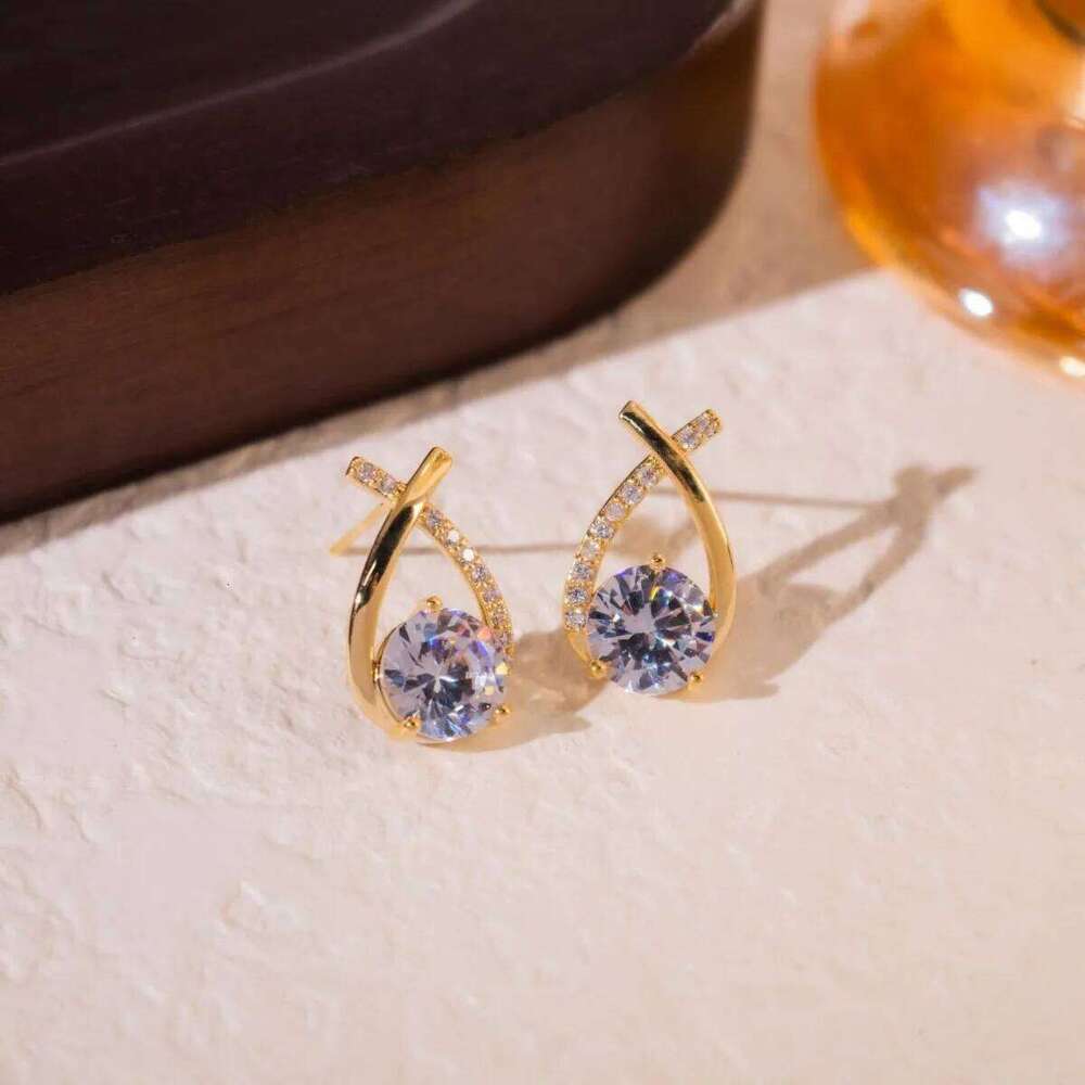 ZAKOL Korean Fashion Minimalist Zircon Cross Fish Tail Stud Earrings Elegant Daily Matching Ear Accessories Jewelry for Women