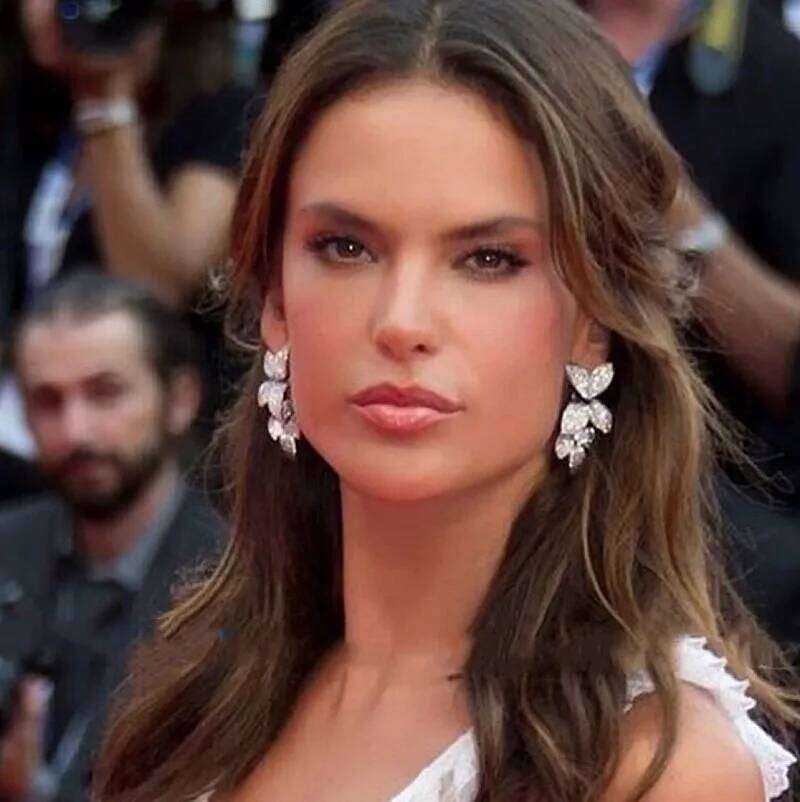 ZAKOL Luxury Micro Paved Zirconia Leaf Plant Long Dangle Earring for Women Full Dazzling Zircon Wedding Party Trendy Jewelry