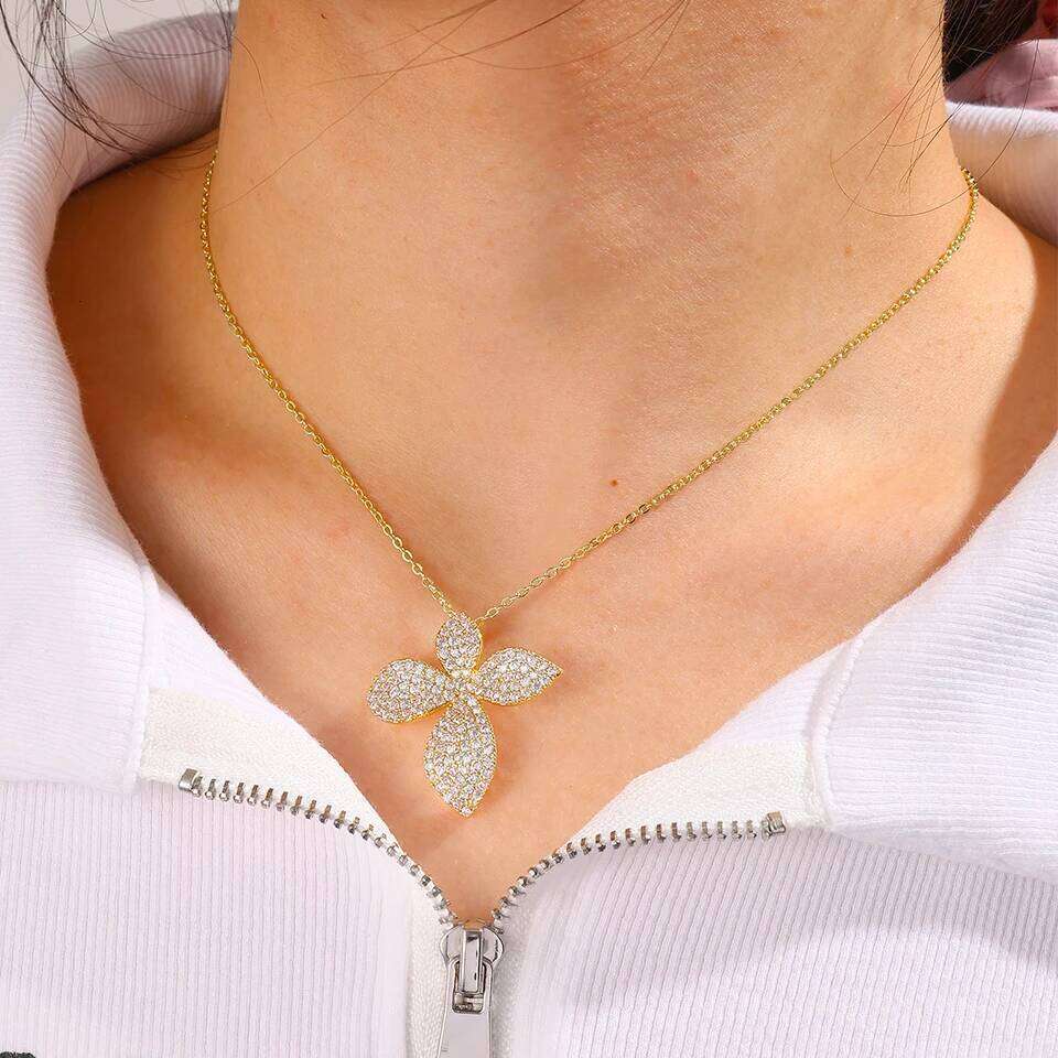 ZAKOL Brand New Gorgeous Shiny Micro-intact Zircon Leaf Pendant Necklace for Women Luxury Wedding Party Jewelry