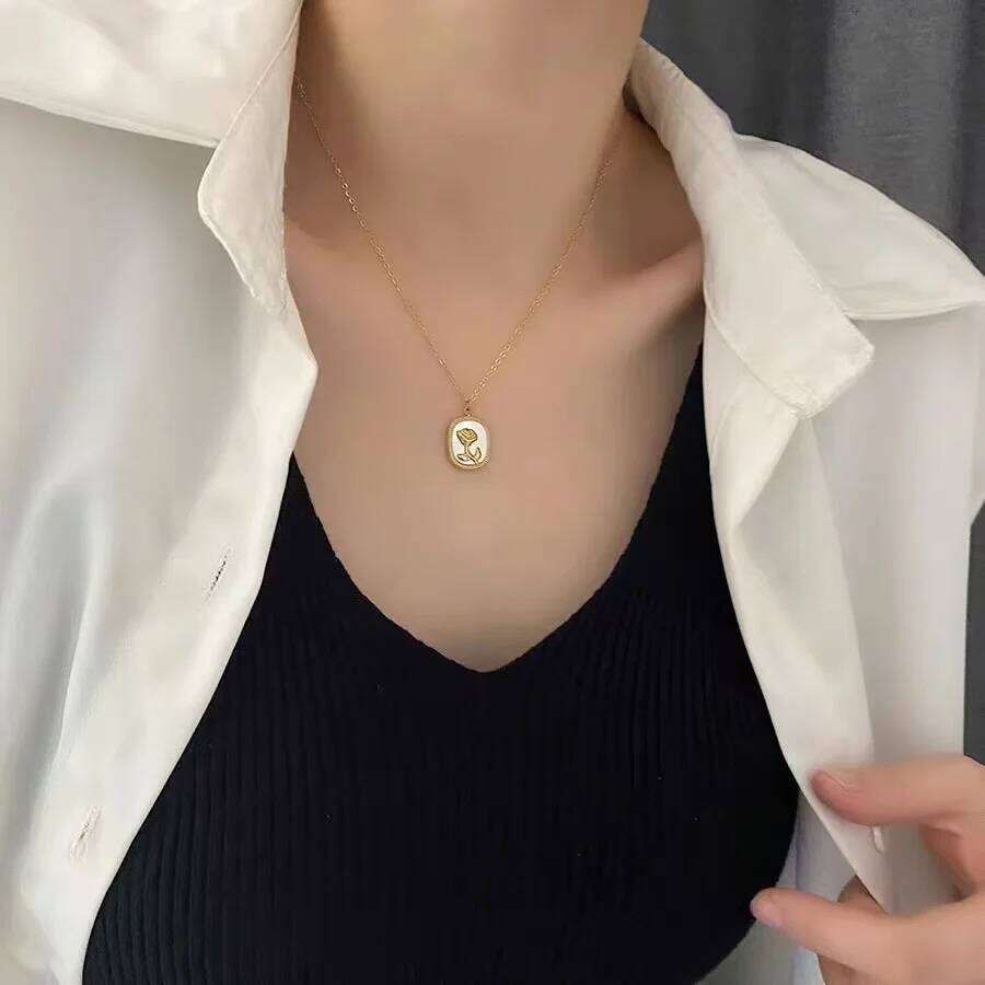 Design Sense Shell Cube Rose Pendant Gold Color Chain Stainless Steel Necklace 2025 Classic Jewelry Sexy Accessory For Women