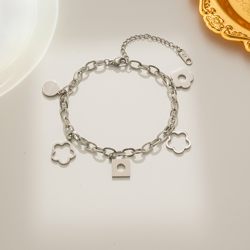 Luxury Brand Designer Jewelry Fashion Korean Titanium Steel Flower Small Pendant Bracelet Cute Girls Stainless Steel Pendant Jewelry Manufacturer Supp