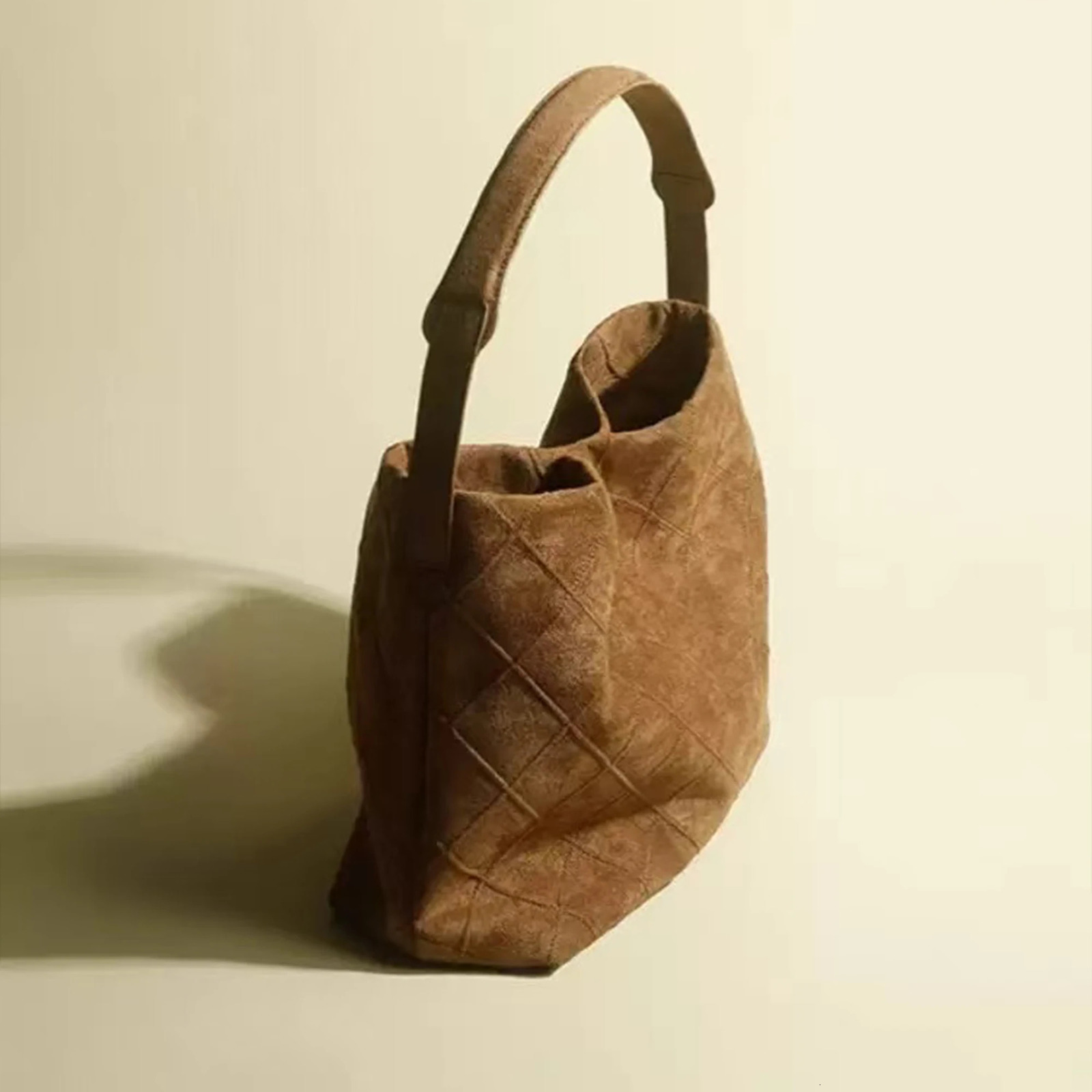 Autumn and Winter Suede Rhombus Bag Medieval Underarm Bag Premium Chain Single Shoulder Large Capacity Tote Bag 251225