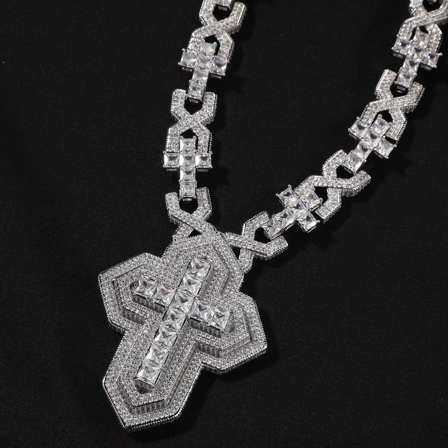 Iced Out Moissanite Stones Hip Hop Style Jewelry for Men Fashion Neckwear 18K Gold Plated S925 Cuban Link Chain Cross Pendant Necklace
