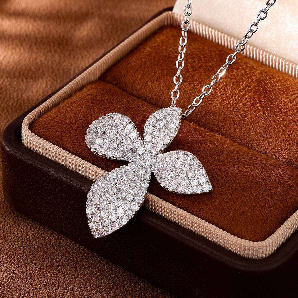 ZAKOL Creative Fashion Micropaved Zirconia Leaf Pendant Necklace Women's Exquisite Light Luxury Party Jewelry Gift