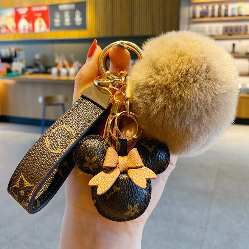 Free shipping designer keychain Fashionable and versatile Car pendant cute classic leather plush keychain