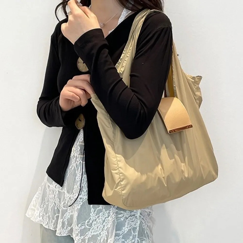 Reusable Mini Keychain Tote Bag Large Capacity Eco-Friendly Foldable Shopping Bag Key Ring Lightweight Expandable Reusable Bag 251225