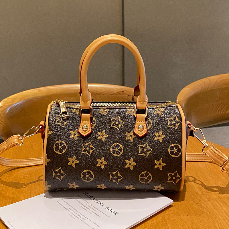 2026 new free shipping Handheld tote bag classic printed for commuting single shoulder cross body bag for woman brown