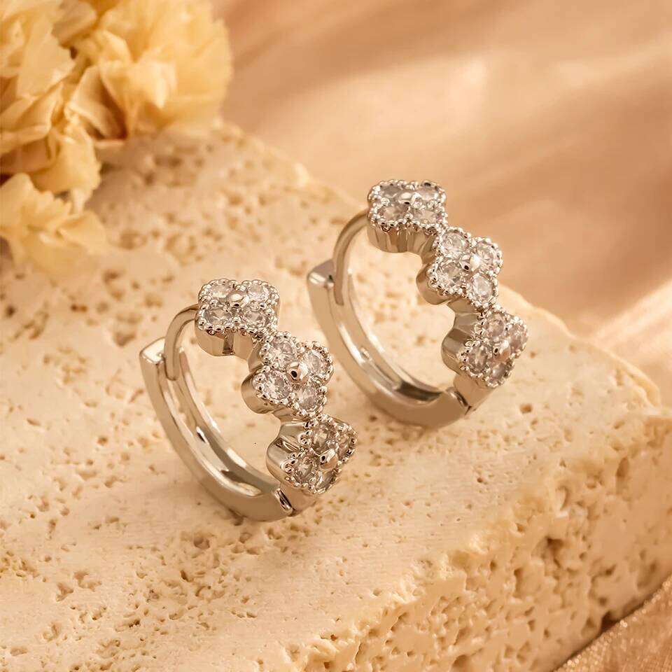 ZAKOL New Turquoise Flower Hoop Earrings for Women Classic Fashion Blue Four-leaf Clover Daily Ear Accessories Jewelry