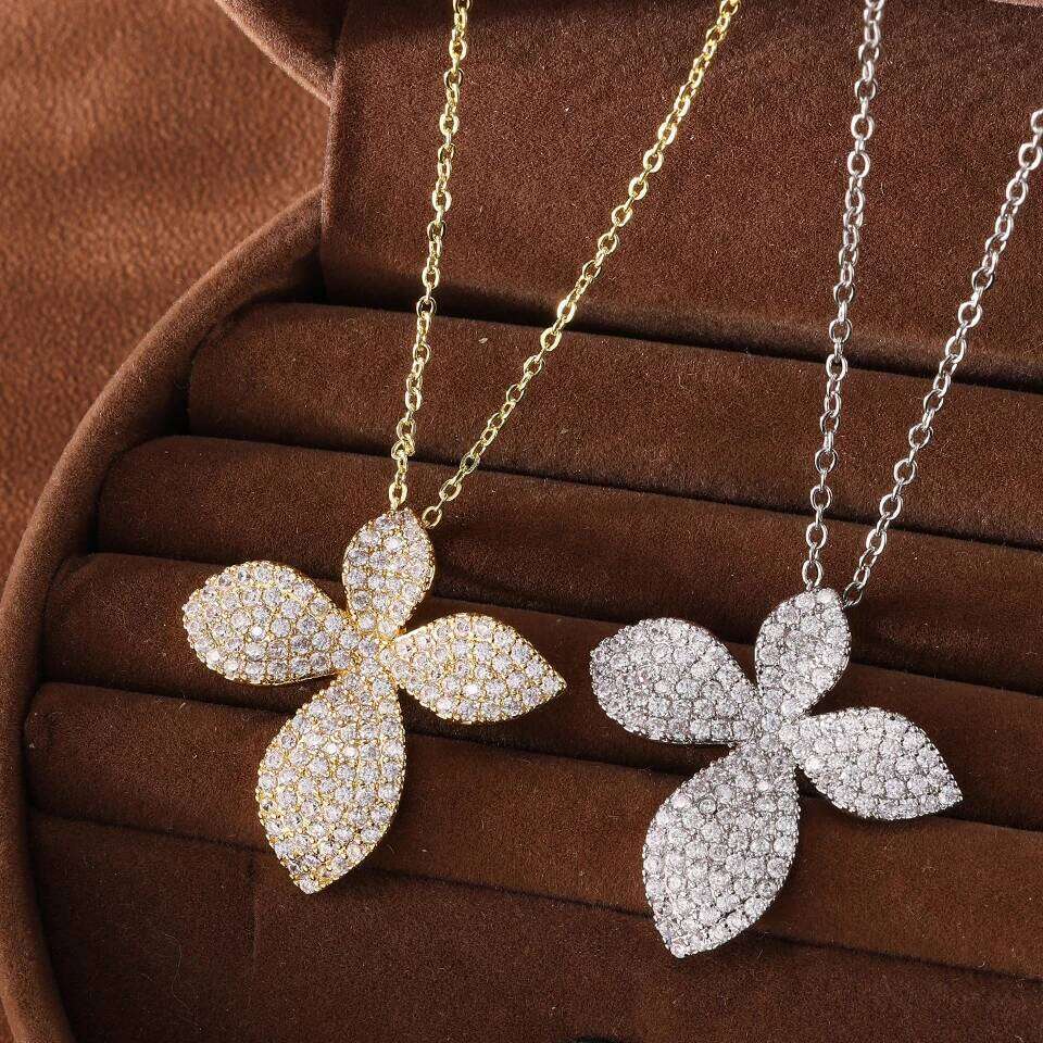 ZAKOL Brand New Gorgeous Shiny Micro-intact Zircon Leaf Pendant Necklace for Women Luxury Wedding Party Jewelry