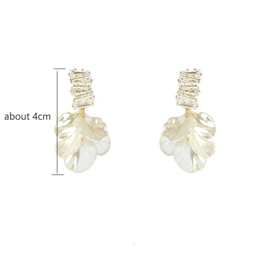 ZAKOL Korean Fashion Imitation Shell Dangle Earrings White Crystal Zirconia Flower Bridal Earring Party Accessories for Women