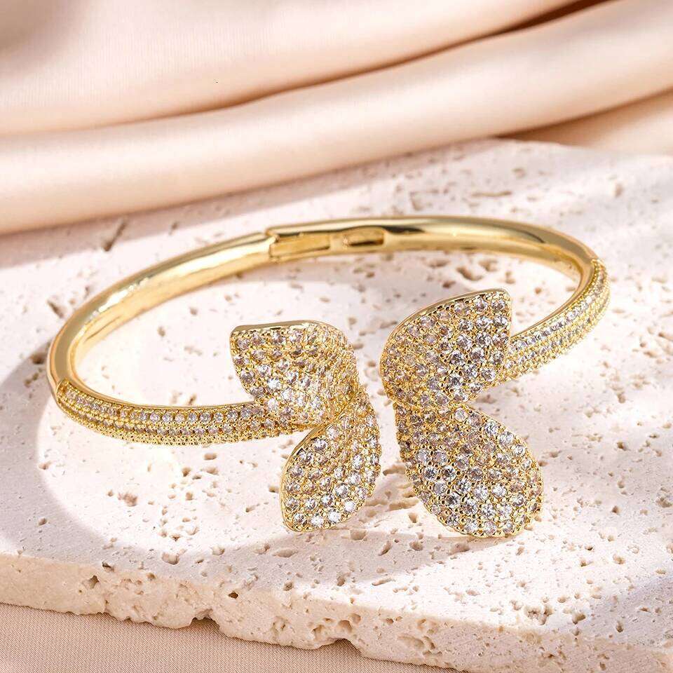 ZAKOL Buling Women's Full Zircon Butterfly Open Bracelet Shiny Starry Sky CZ Luxury Jewelry for Women Wedding Party Wear