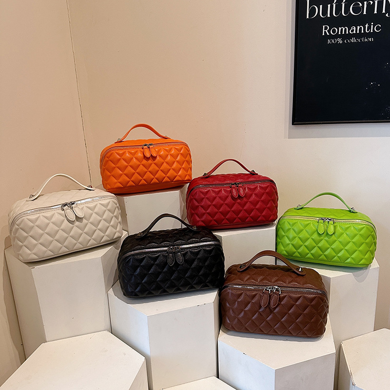 New Cross border Fashion PU Makeup Bag with Large Capacity Ins, High end Storage Bag, Short distance Convenient Toilet Bag, Shoulder Bag