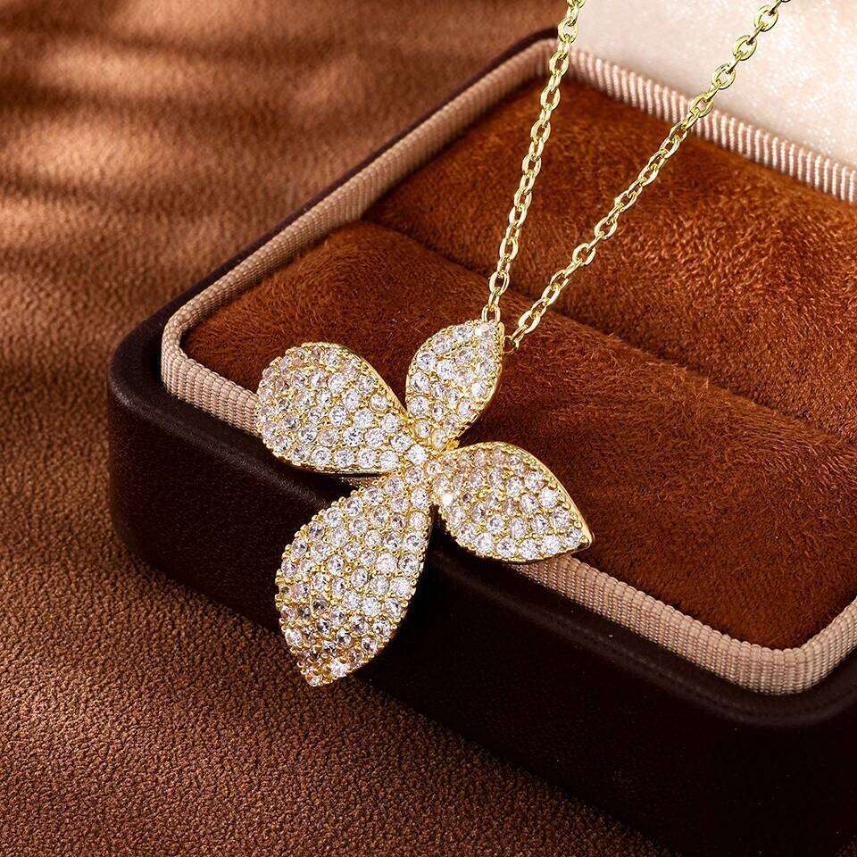 ZAKOL Creative Fashion Micropaved Zirconia Leaf Pendant Necklace Women's Exquisite Light Luxury Party Jewelry Gift