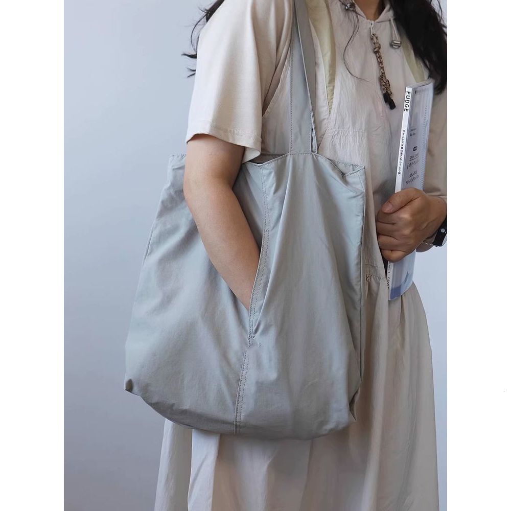 Women's new shopping bag casual ultra light and large capacity nylon fabric shoulder bag luxury handbag crossbody bag