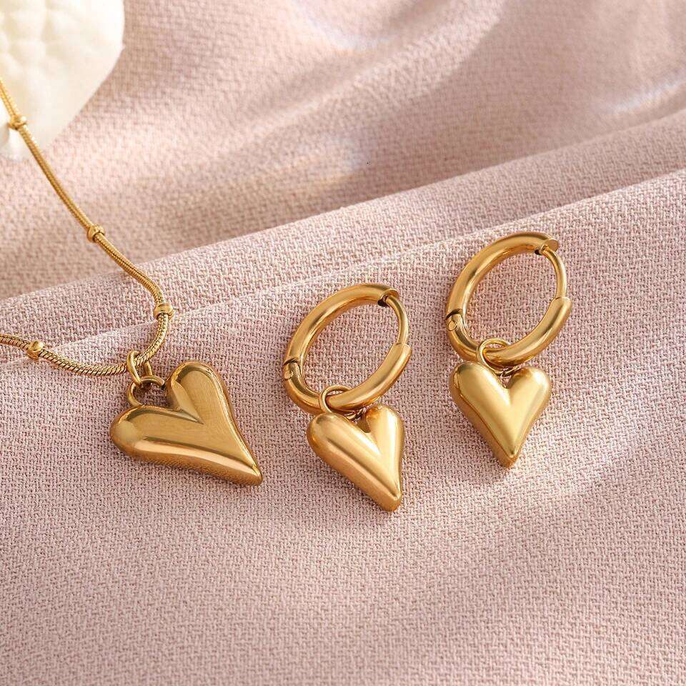 ZAKOL 2Pcs/Set French Fashion Heart Stainless Steel Earring Necklace for Women Retro Golden Holiday Jewelry Accessories Gift