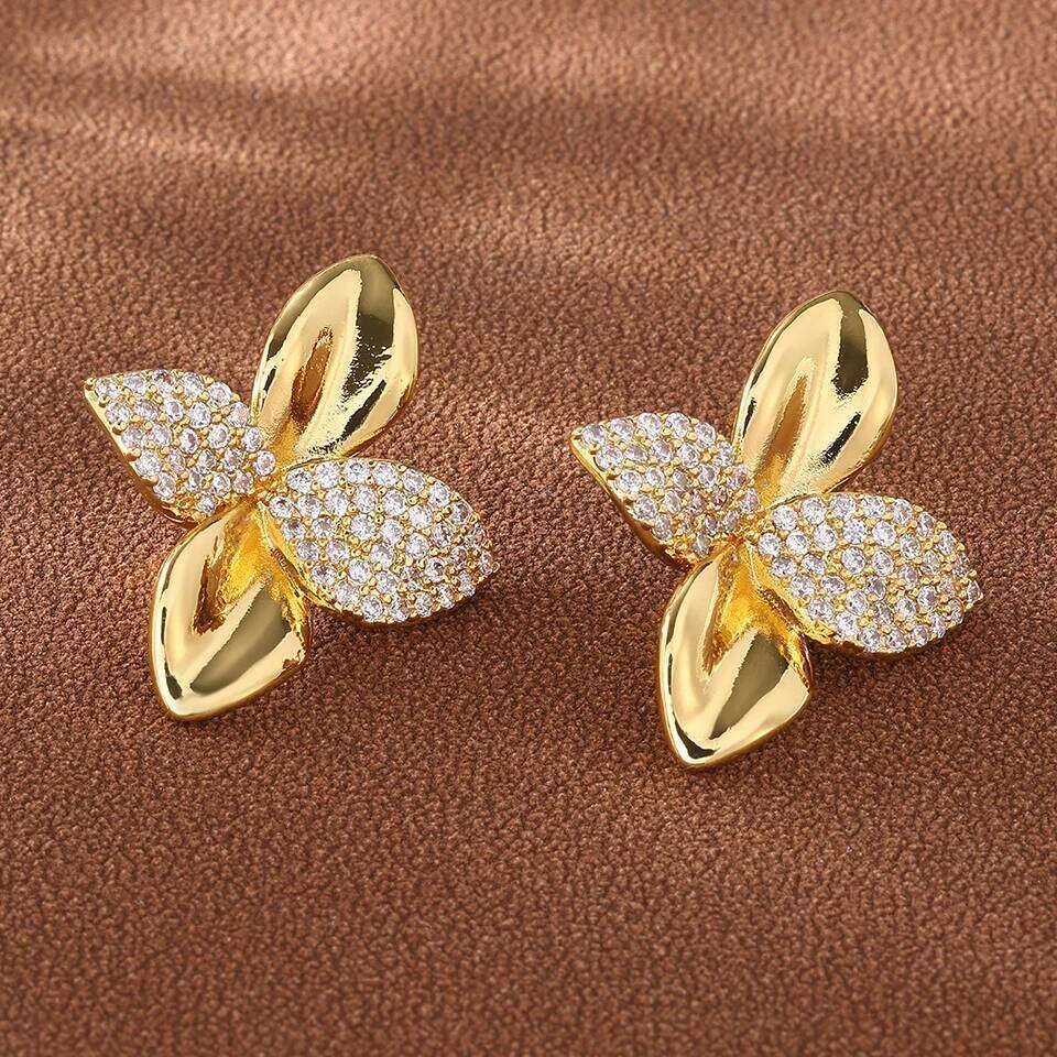 ZAKOL Brand New Smooth Metal Micro-set Zircon Leaf Stud Earrings for Women Exquisite Party Jewelry Accessories Gift
