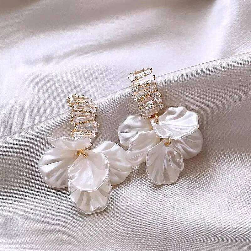 ZAKOL Korean Fashion Imitation Shell Dangle Earrings White Crystal Zirconia Flower Bridal Earring Party Accessories for Women