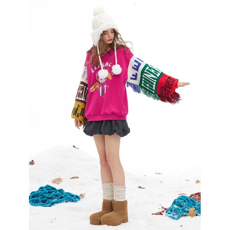 ELFSACK 2025 Winter New Arrivals Y2K Loose Graphic Contrast Patchwork Sleeve Round Neck Sweatshirt For Women