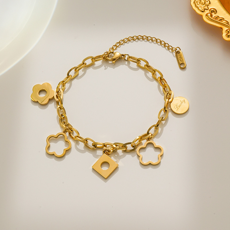 Luxury Brand Designer Jewelry Fashion Korean Titanium Steel Flower Small Pendant Bracelet Cute Girls Stainless Steel Pendant Jewelry Manufacturer Supp