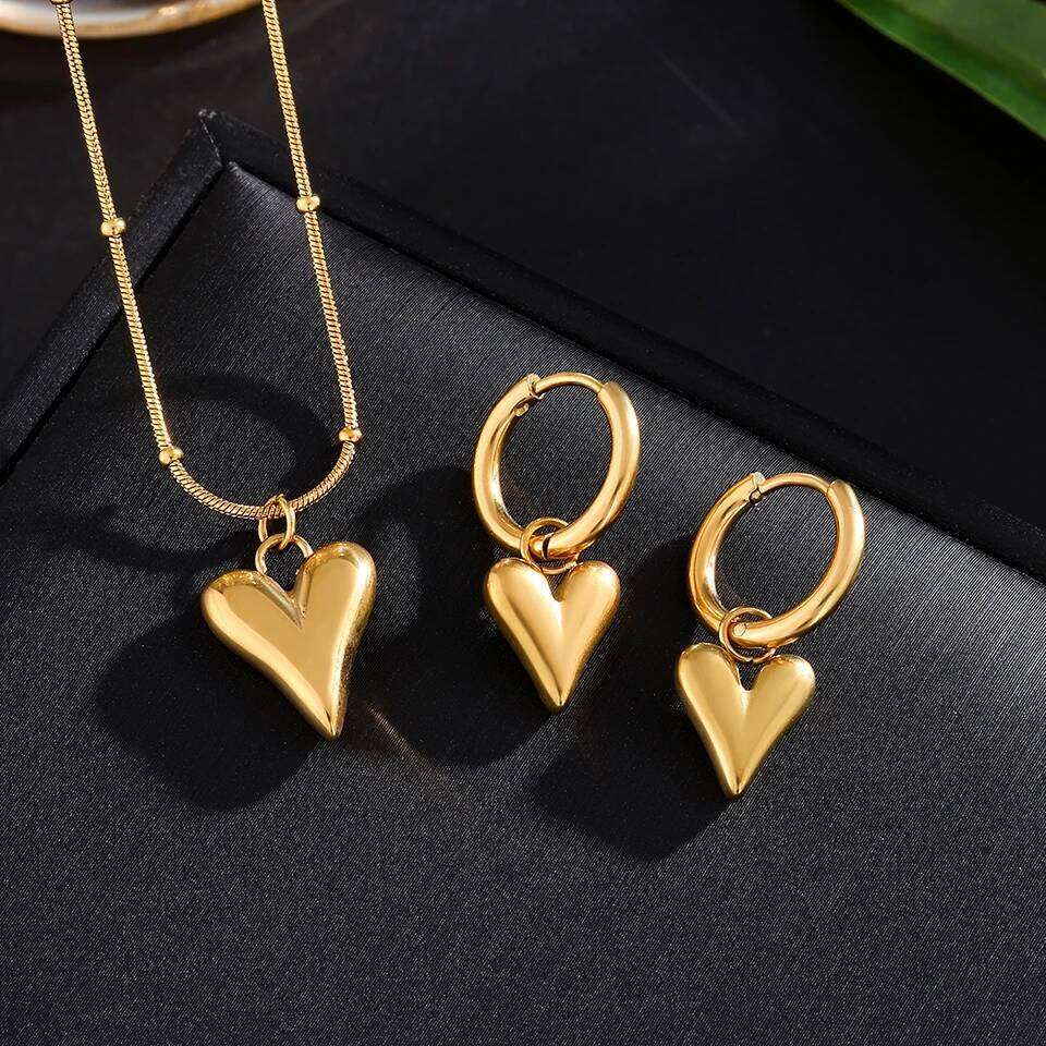 ZAKOL 2Pcs/Set French Fashion Heart Stainless Steel Earring Necklace for Women Retro Golden Holiday Jewelry Accessories Gift
