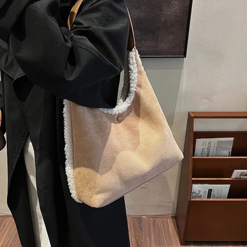Winter large capacity suede single shoulder bag for women commuting armpit bag versatile lamb wool tote bag 251225
