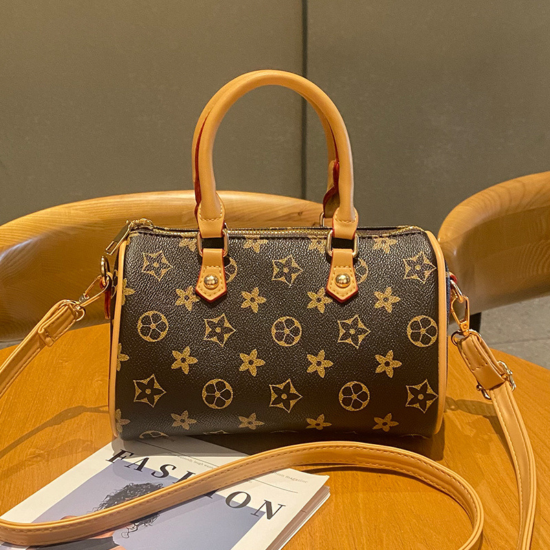 2026 new free shipping Handheld tote bag classic printed for commuting single shoulder cross body bag for woman brown