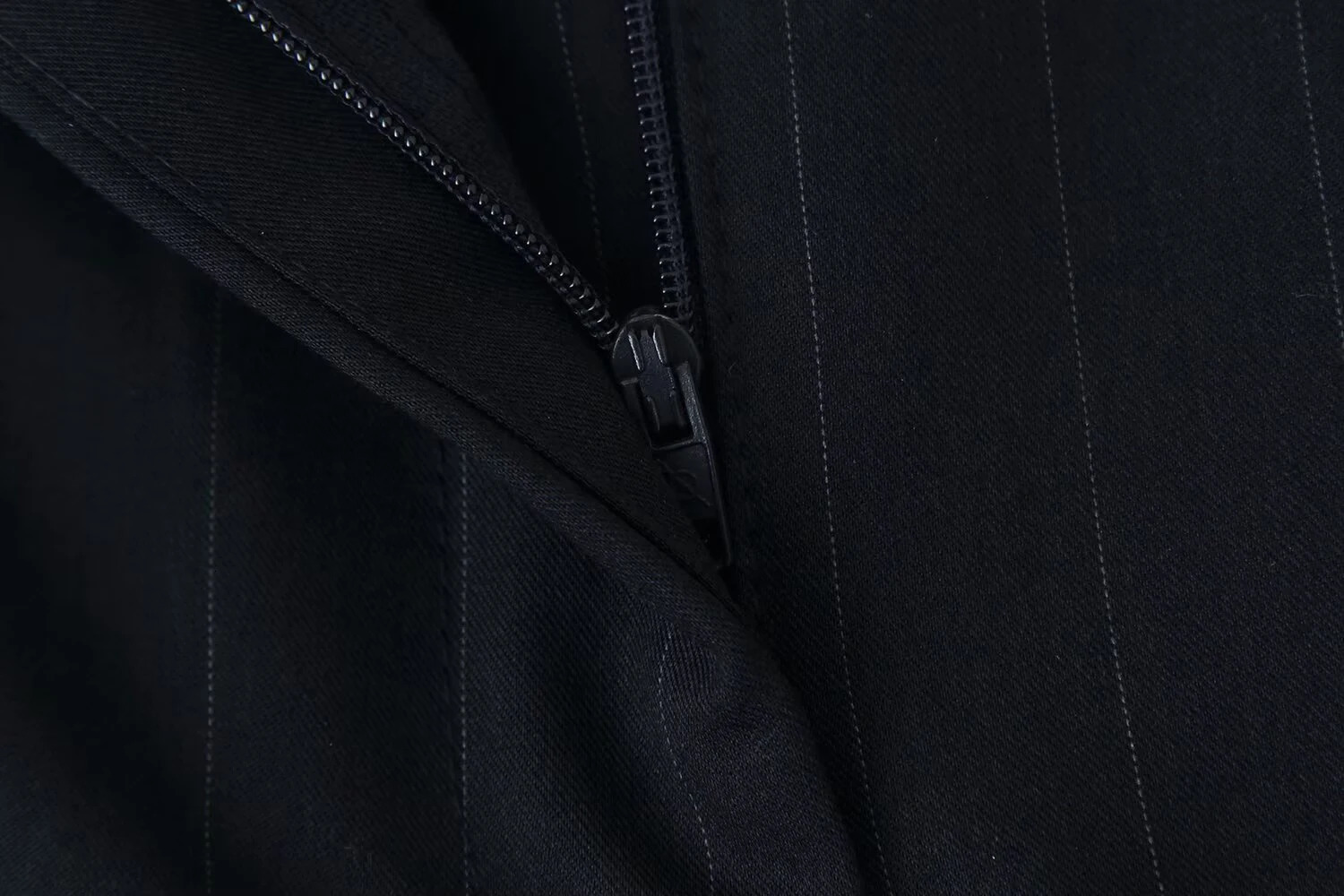 European and American 2025 autumn womens clothing retro loose casual temperament simple pleated trousers 251227