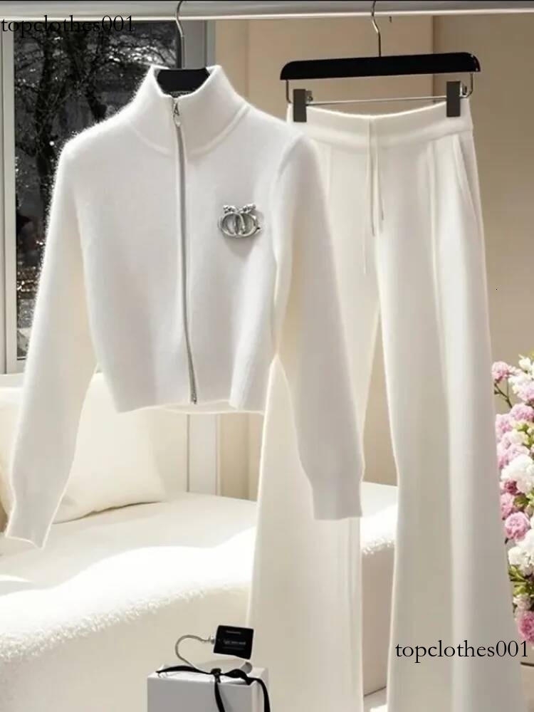 2025 Autumn Winter New Wear Two-Piece Women's High-End Sense Loose Beautiful Chic Knitted Long Sleeve Sweater Pants Suit