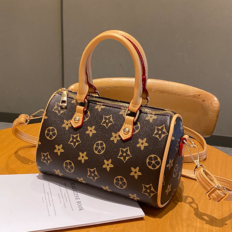 2026 new free shipping Handheld tote bag classic printed for commuting single shoulder cross body bag for woman brown