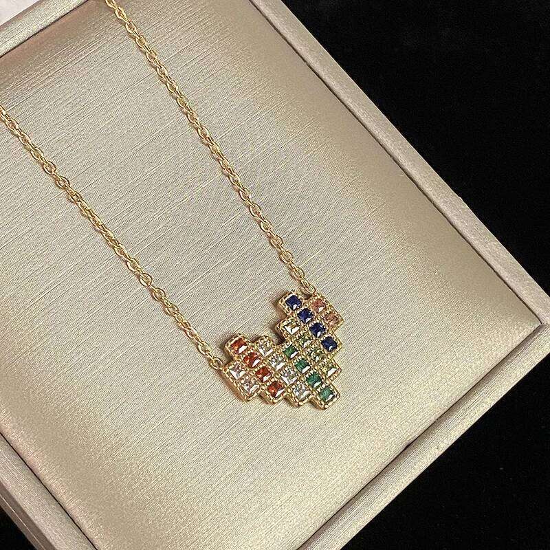 2024 New Stainless Steel Gold Color Chain Colorful Rhinestone Heart shaped Pendant Necklace Sexy Accessories for Womens Clavicle