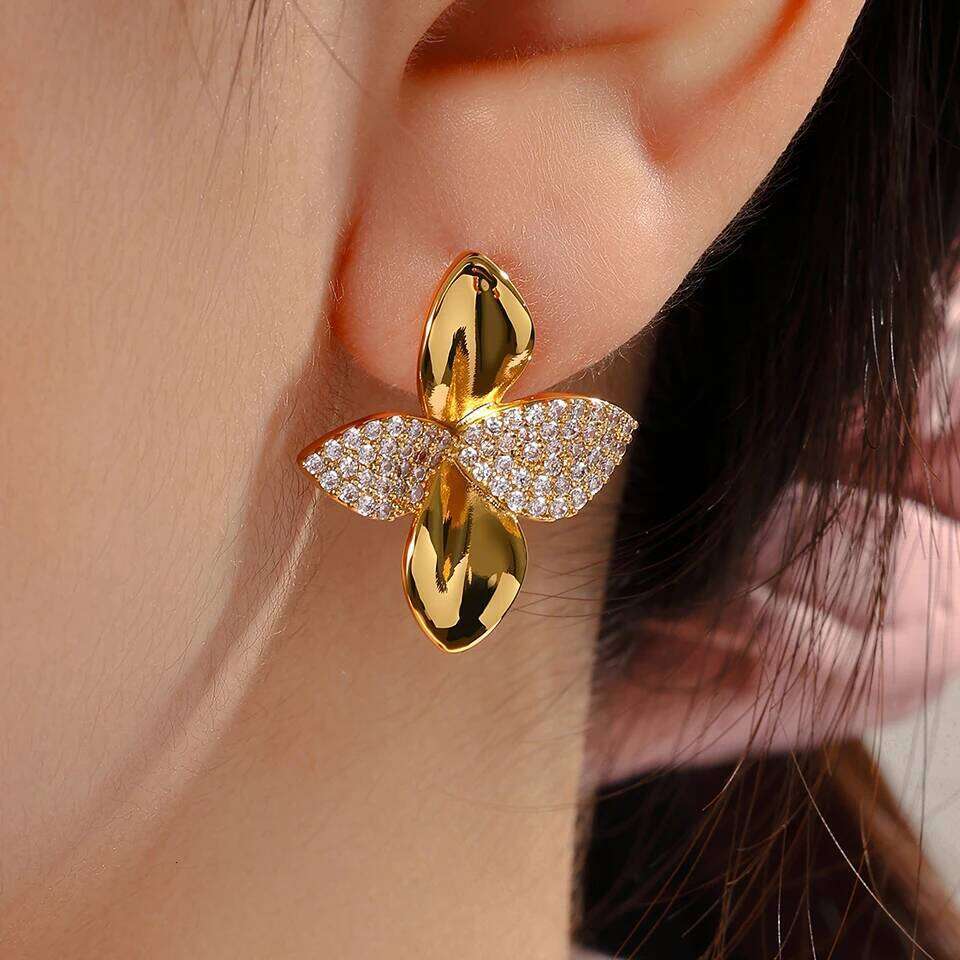 ZAKOL Brand New Smooth Metal Micro-set Zircon Leaf Stud Earrings for Women Exquisite Party Jewelry Accessories Gift