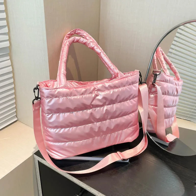 Large Capacity Womens Tote Bag Fashionable Winter Of The Season Handheld Trendy Cotton Jacket Shoulder Bag Ca251222