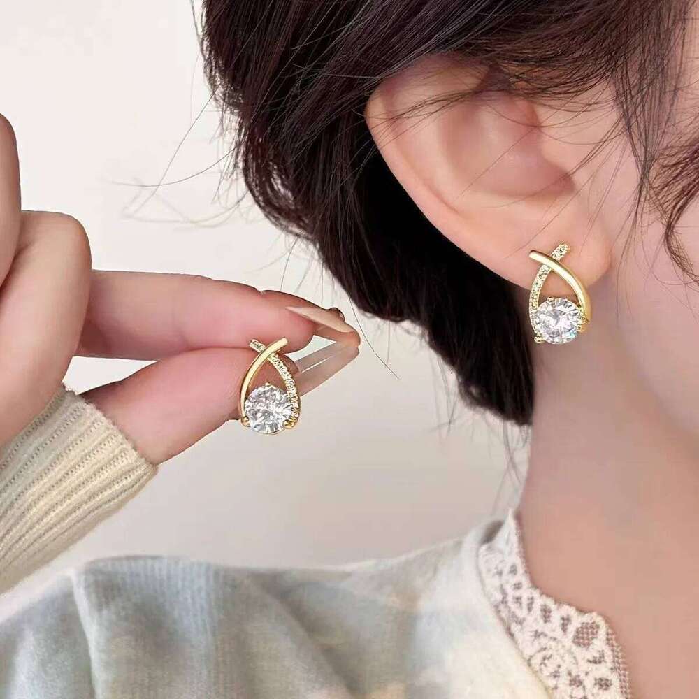 ZAKOL Korean Fashion Minimalist Zircon Cross Fish Tail Stud Earrings Elegant Daily Matching Ear Accessories Jewelry for Women