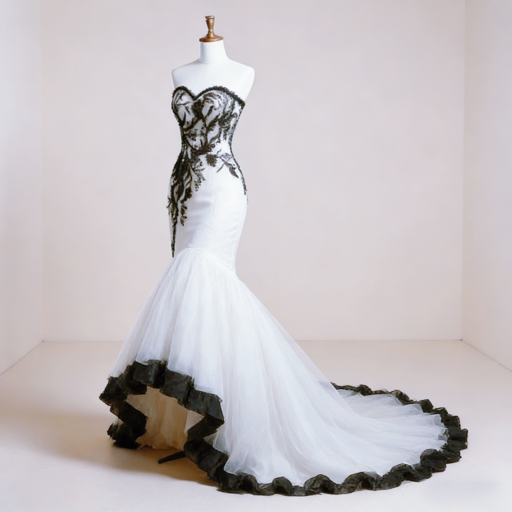 Gothic Black And White Mermaid Wedding Dresses Lace Appliques Court Train Sweetheart Strapless Long Bridal Gowns Sleeveless Vintage Bride Reception Fo