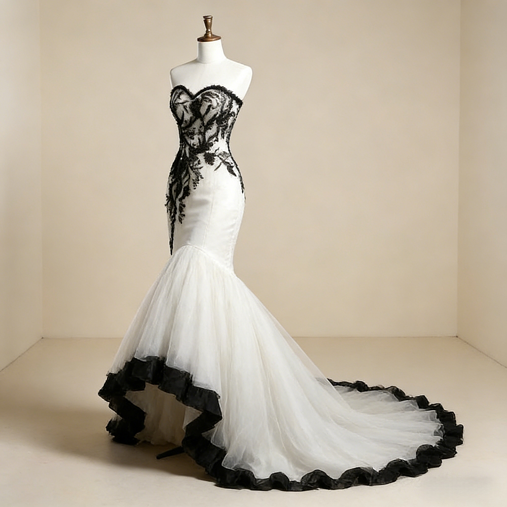 Gothic Black And White Mermaid Wedding Dresses Lace Appliques Court Train Sweetheart Strapless Long Bridal Gowns Sleeveless Vintage Bride Reception Fo