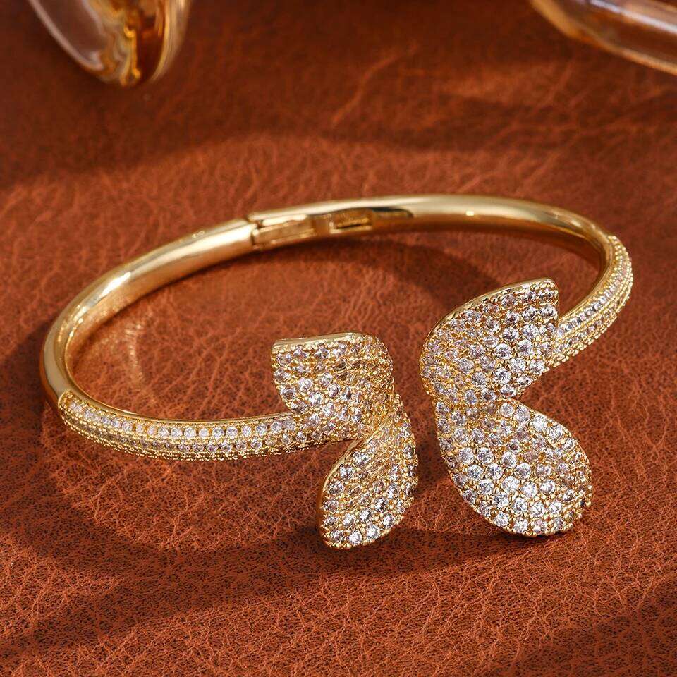 ZAKOL Buling Women's Full Zircon Butterfly Open Bracelet Shiny Starry Sky CZ Luxury Jewelry for Women Wedding Party Wear