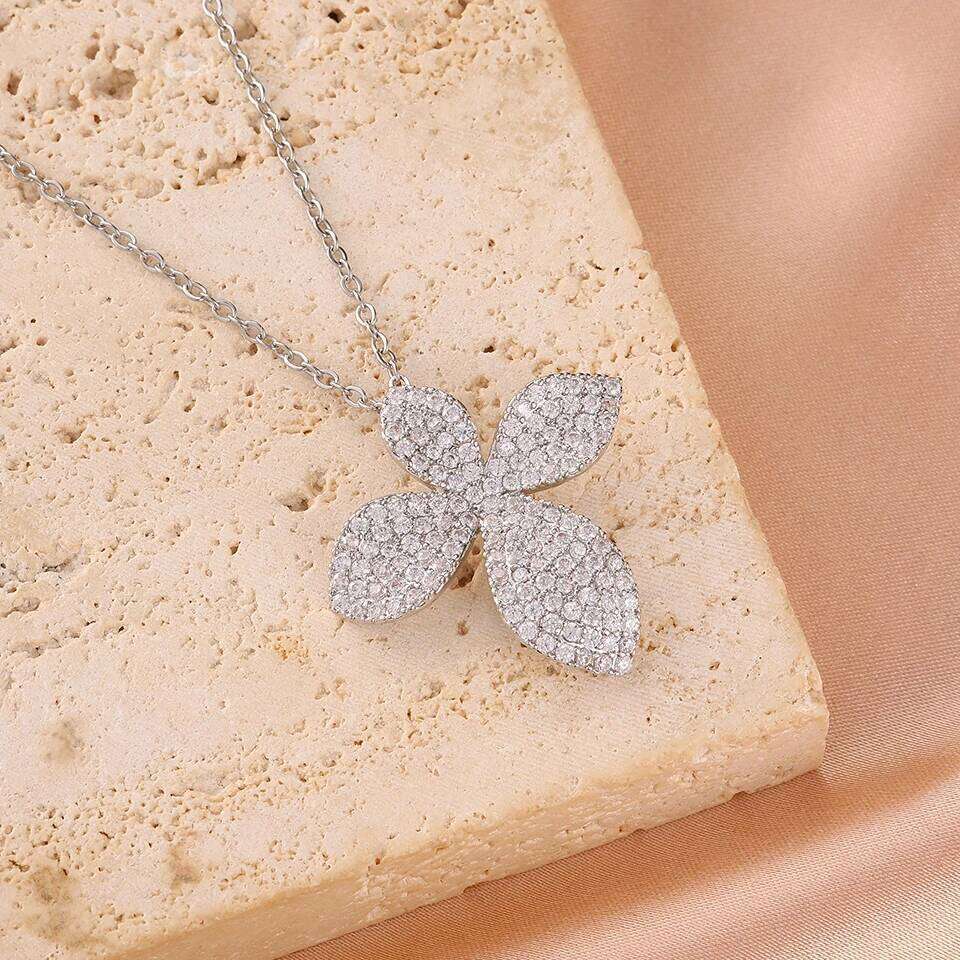 ZAKOL Brand New Gorgeous Shiny Micro-intact Zircon Leaf Pendant Necklace for Women Luxury Wedding Party Jewelry