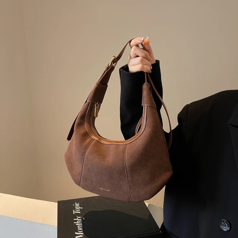 Women Faux Suede Hobo Bag Adjustable Strap Shoulder Bag with Zipper Crescent Bag Trendy Handbag Underarm Bag for Work Travel 251225