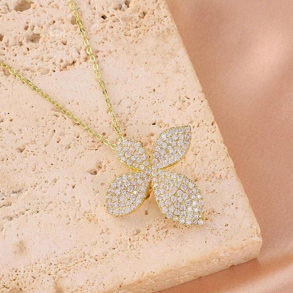 ZAKOL Brand New Gorgeous Shiny Micro-intact Zircon Leaf Pendant Necklace for Women Luxury Wedding Party Jewelry
