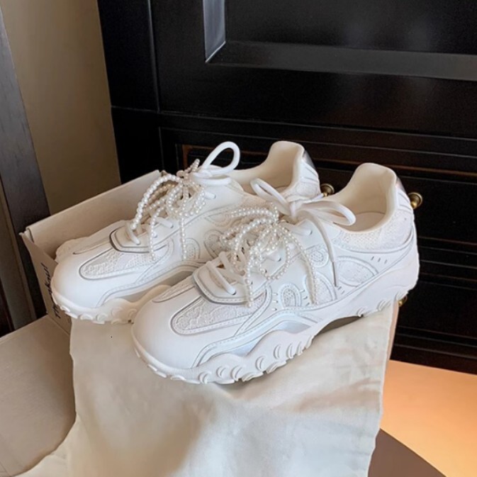 2025 designer fashion retro women's height increasing German training shoes thick soled sports shoes