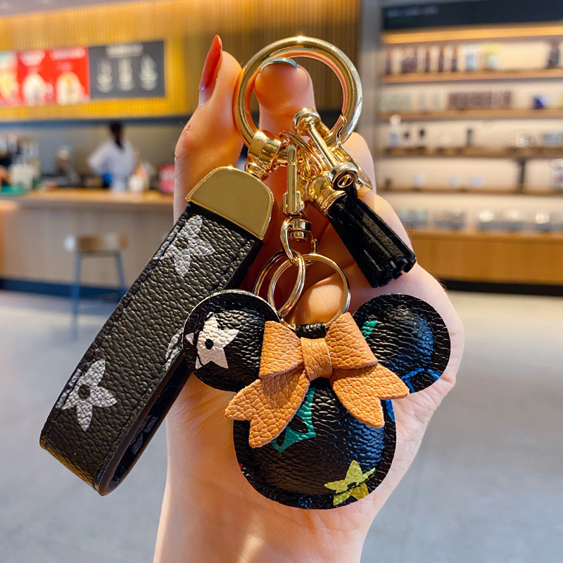 Free shipping designer keychain Fashionable and versatile Car pendant cute classic leather plush keychain