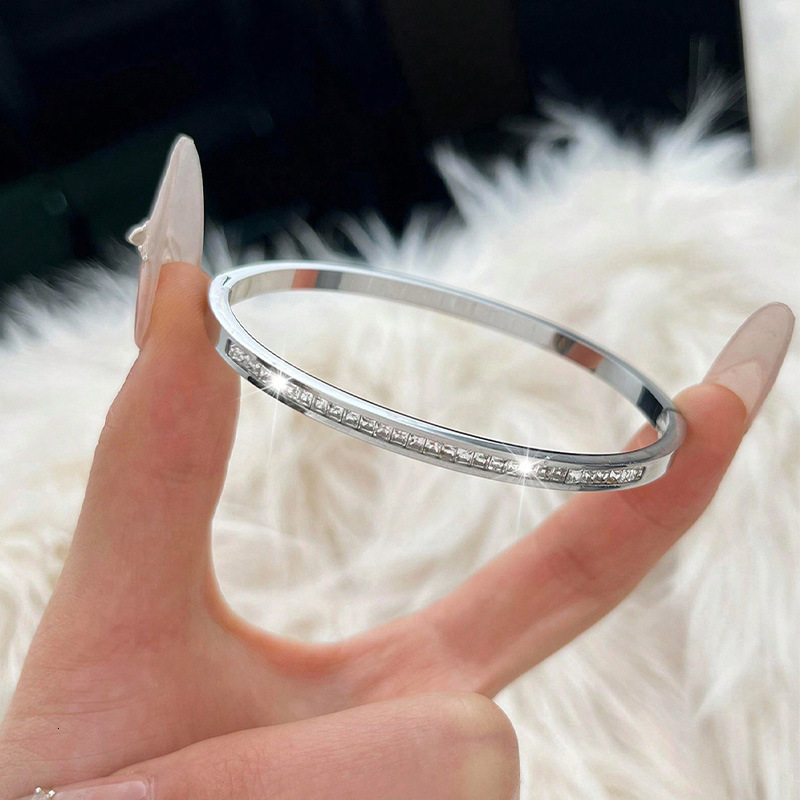 Luxury Brand Designer Jewelry Non-Fading Titanium Steel Bracelet For Women, High-End Fashion Versatile Best Friend Silver Bracelet, Shower Safe Stainl