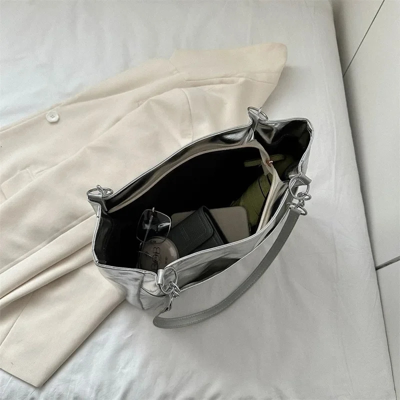 Casual Handbags for Women Large-capacity Shoulder Bags Texture Bright Pu Leather Tote Bags Chain Shopping Bag 251225