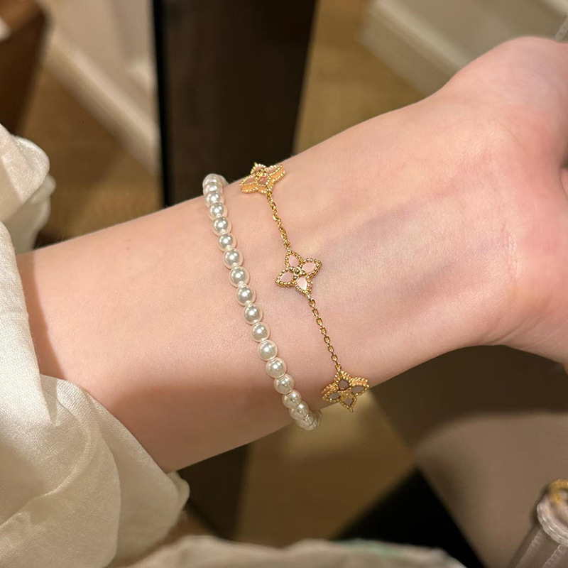 Luxury Brand Designer Jewelry French Retro Mother-Of-Pearl Flower Bracelet Light Luxury High-End Feel Women's Exquisite Temperament Sweet Hand Je