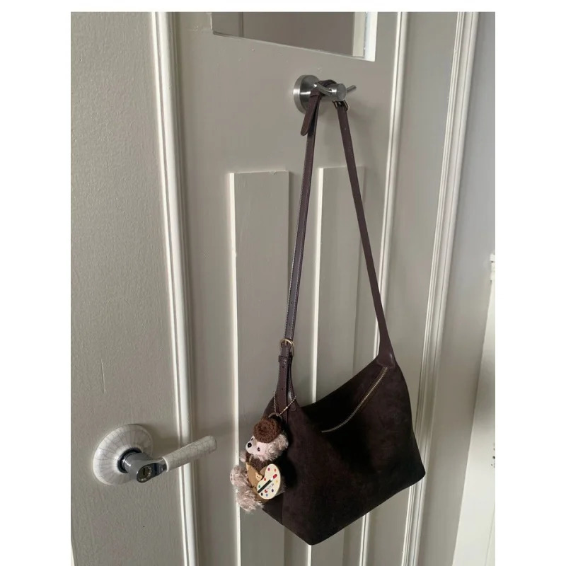 Autumn and Winter Korean Retro Suede Simple Underarm Dumpling Bag Simple Commuting Suede Single Shoulder Handbag Cross 251225