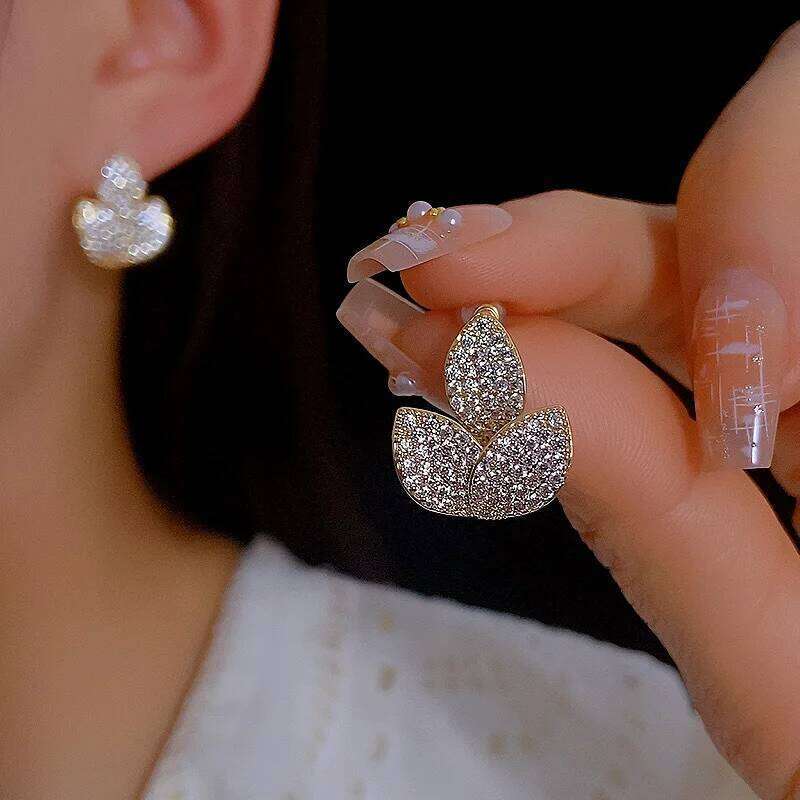 ZAKOL New Full Micro Paved Cubic Zirconia Three Leaves Leaf Flower Earrings for Women Luxury Shining Zircon Wedding Jewelry