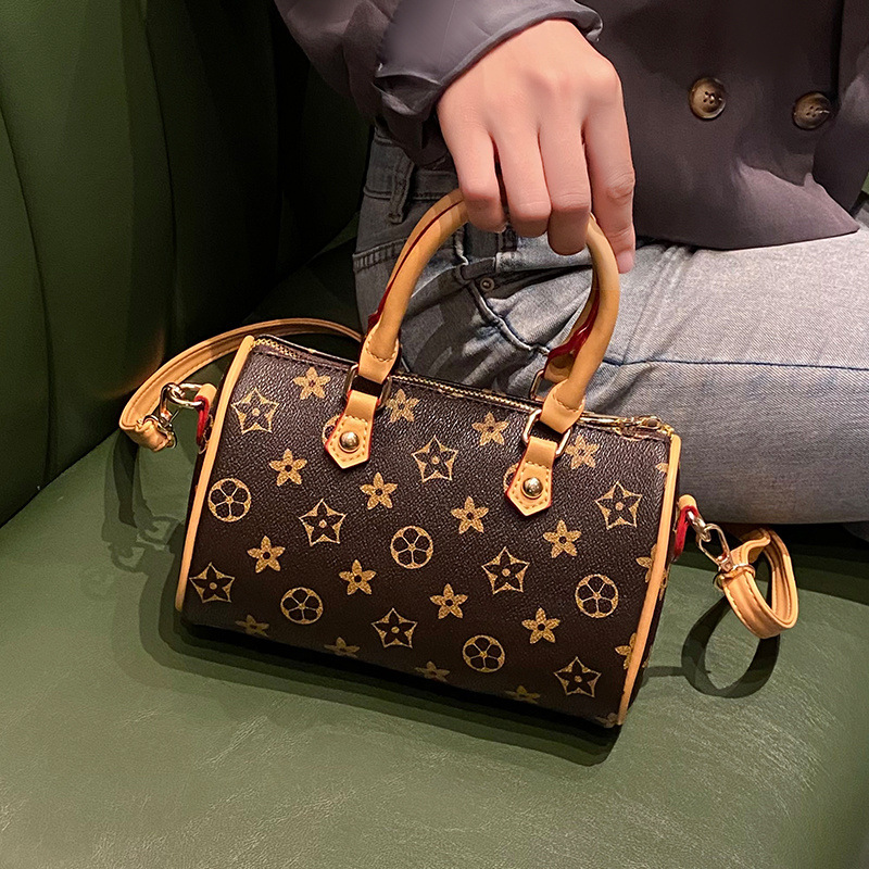 2026 new free shipping Handheld tote bag classic printed for commuting single shoulder cross body bag for woman brown